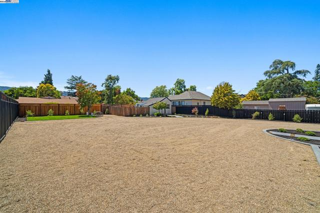 1038 Division St, Pleasanton CA: https://media.crmls.org/mediaz/7d23eefd-770d-4b23-88eb-4103acea563d.jpg