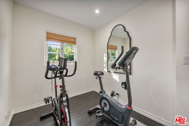1110 Benedict Canyon Drive photo 43