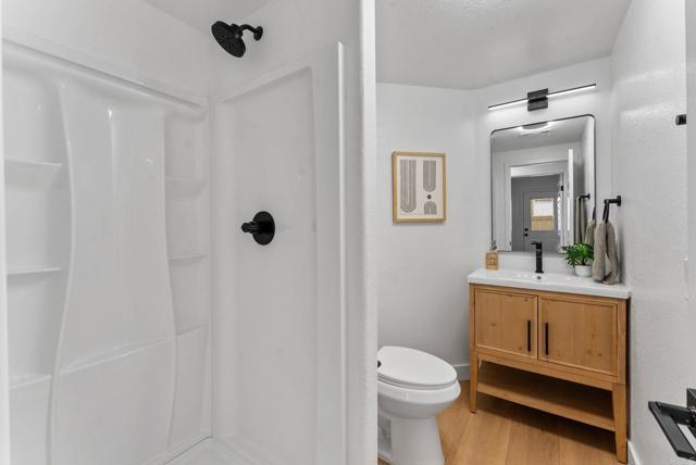 Detail Gallery Image 14 of 40 For 522 Lupine Way, Oceanside,  CA 92057 - 5 Beds | 3 Baths