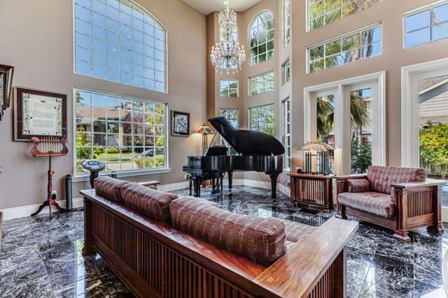 290 Bonnie Lane, Hollister CA: https://media.crmls.org/mediaz/7d250efd-b645-4ef2-b3a3-23d16edeb1ea.jpg