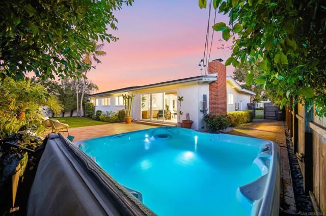 660 Cabrillo Ave, Coronado CA: https://media.crmls.org/mediaz/7d257d75-7cd2-4775-aedc-88a8bf0f9b30.jpg