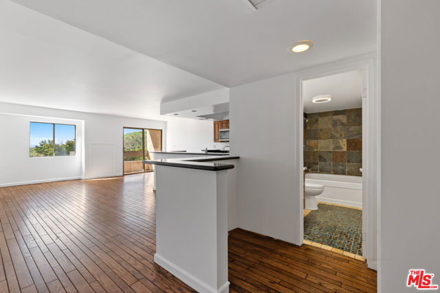 2700 Cahuenga Boulevard, Los Angeles CA: https://media.crmls.org/mediaz/7d258afb-a615-4415-b90a-14d4eb487e83.jpg