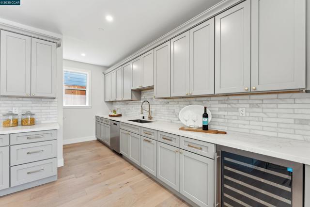951 Yorkshire Ct, Lafayette CA: https://media.crmls.org/mediaz/7d260611-7835-472b-899e-6a22e4e4116b.jpg