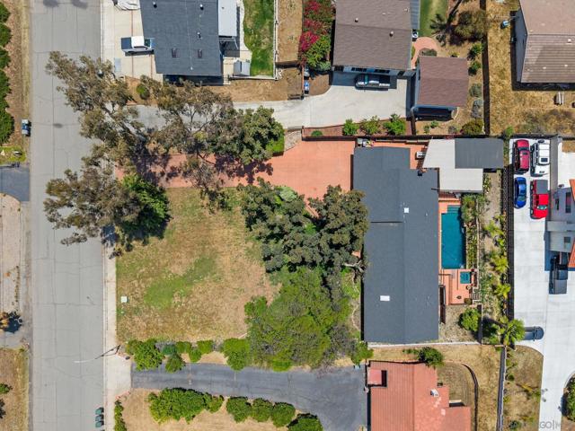 925 Moody Dr, Escondido CA: https://media.crmls.org/mediaz/7d2618b5-2df8-45ee-be50-5d61a2806d8c.jpg