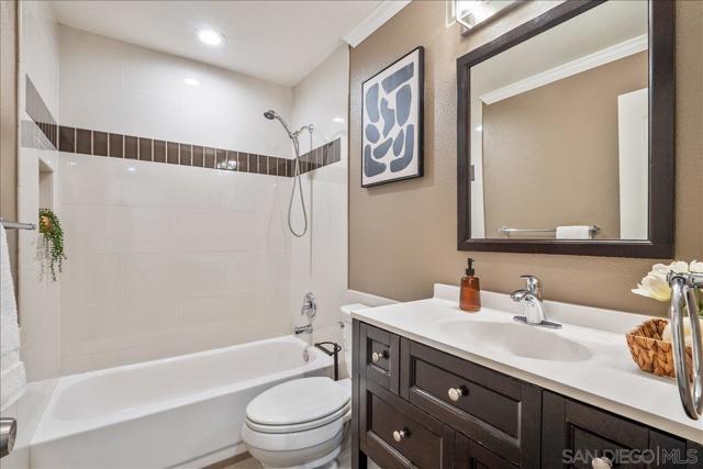 6927 Amherst St, San Diego CA: https://media.crmls.org/mediaz/7d26302e-27ab-489f-9d97-d70c157fb789.jpg