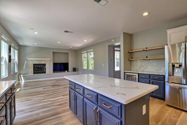 1250 Sunrise Drive, Gilroy CA: https://media.crmls.org/mediaz/7d264981-3165-4b95-bb45-70097ca6ea33.jpg