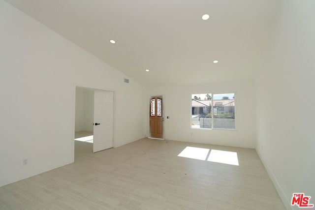 Image 10 of 44 For 70725 Ironwood Drive