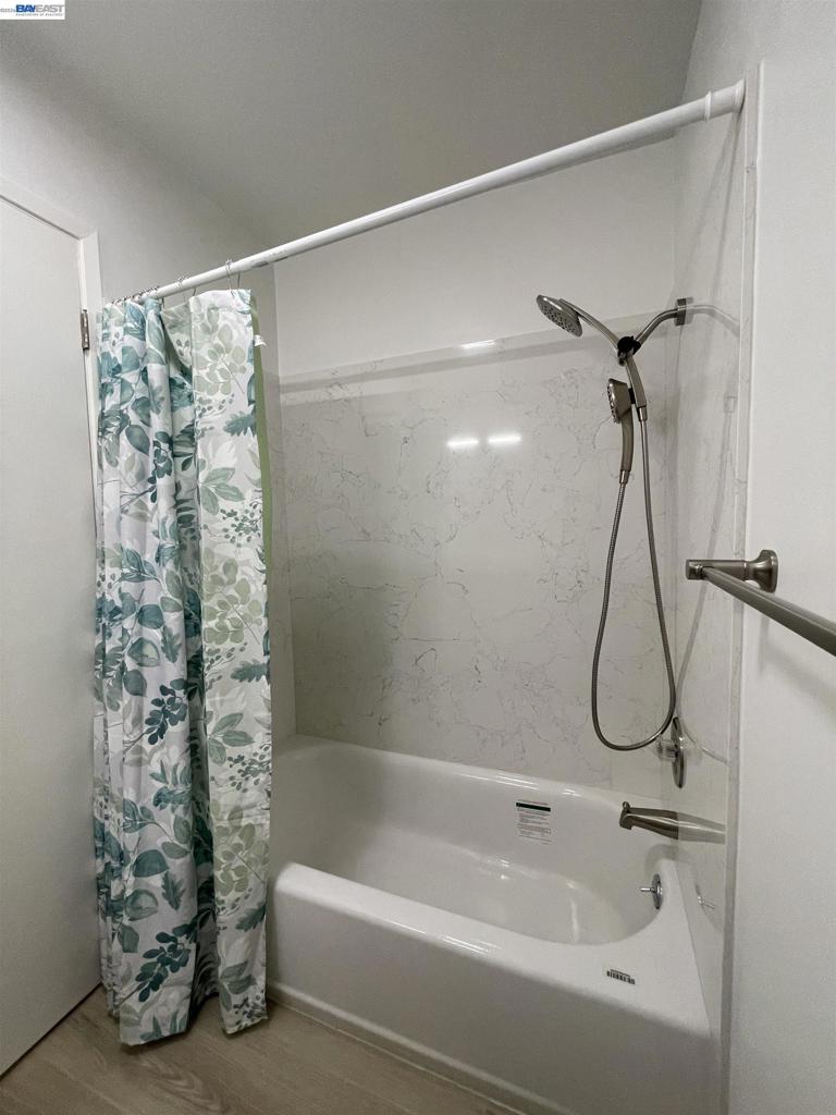 https://media.crmls.org/mediaz/7d26bd51-0aad-48fa-bb57-46fa8e456dd7.jpg?preset=X-Large