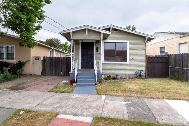 1839 100th Avenue, Oakland CA: https://media.crmls.org/mediaz/7d26e291-49ef-48bc-94ab-cd488266d317.jpg