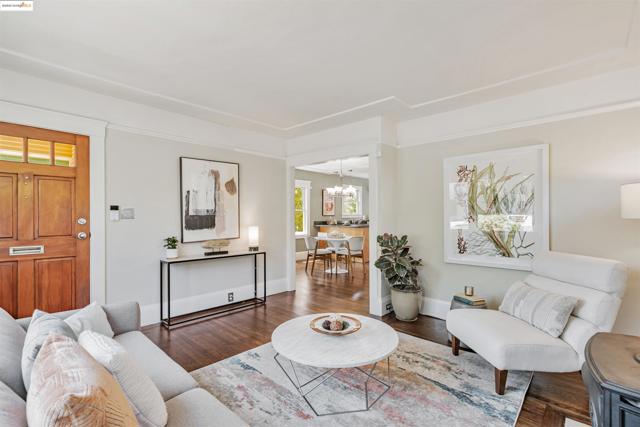 906 Carmel Ave, Albany CA: https://media.crmls.org/mediaz/7d27d892-6a6a-4cb6-b941-f343593ce7d7.jpg