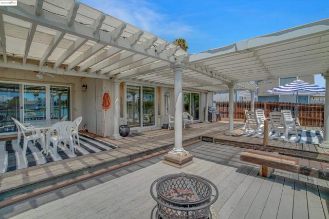 5260 Laguna Ct, Discovery Bay CA: https://media.crmls.org/mediaz/7d28243b-2d28-4447-9a4e-bdf6104f893b.jpg
