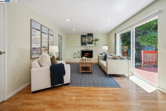 3457 Hackamore Dr, Hayward CA: https://media.crmls.org/mediaz/7d2892ba-a1e0-4d5e-9ad6-c78c870d959a.jpg