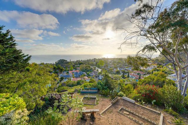 5995 La Jolla Corona Dr., La Jolla CA: https://media.crmls.org/mediaz/7d292953-327f-46f5-8e17-05b8cc8565ed.jpg