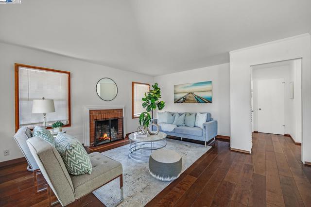 17473 Via Alamitos, San Lorenzo CA: https://media.crmls.org/mediaz/7d29b3aa-531d-406b-b5b8-623bd24dd421.jpg