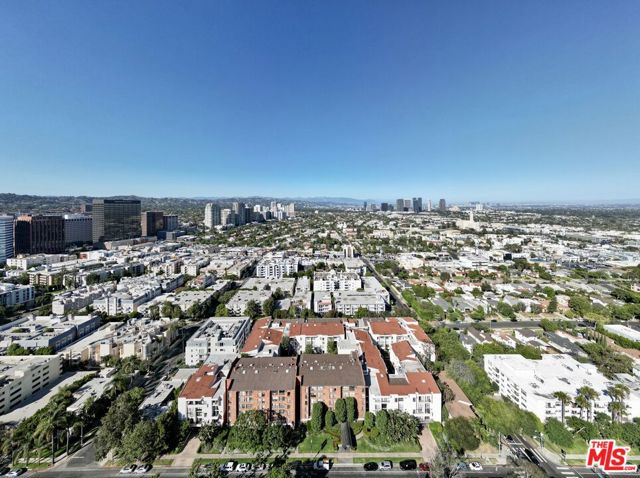 1440 Veteran Avenue, Los Angeles CA: https://media.crmls.org/mediaz/7d29ddd0-a4c1-44f5-b6d3-d508d52957cd.jpg