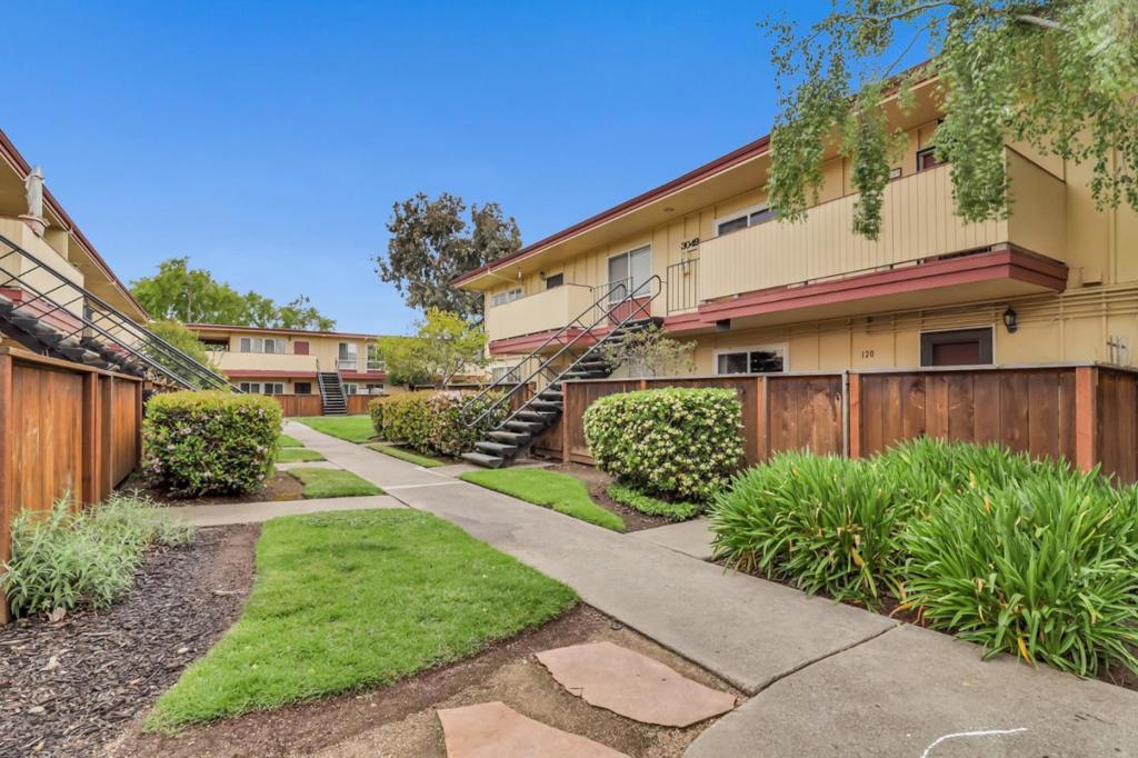 3049 Los Prados Street #223