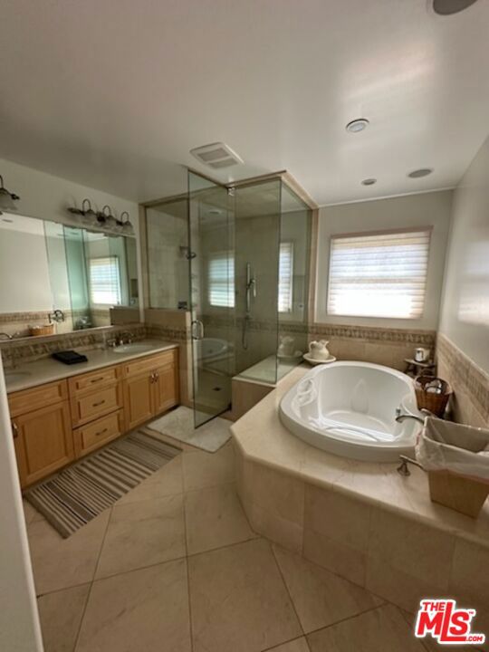12722 Halkirk Street, Studio City CA: https://media.crmls.org/mediaz/7d2d7032-9561-4278-8562-df9a98d9b2a8.jpg