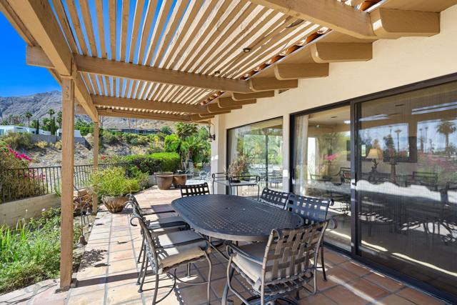 40480 Via Entrada, Rancho Mirage CA: https://media.crmls.org/mediaz/7d2da128-7a5c-419c-afc6-1b4975b5b50a.jpg