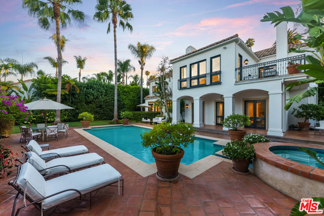 812 N Bedford Drive, Beverly Hills CA: https://media.crmls.org/mediaz/7d2da46f-60e4-4dd3-b4c2-58176b90ffdd.jpg