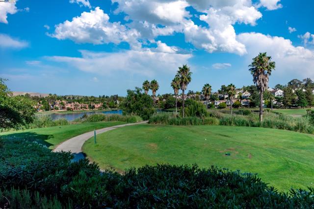 4009 W Lakeshore Drive, San Ramon CA: https://media.crmls.org/mediaz/7d2ddd83-1c25-403c-8efe-679b355e915f.jpg