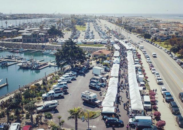 3371 Ocean Drive, Oxnard CA: https://media.crmls.org/mediaz/7d2e12d3-a301-468f-a870-77ce23d3530d.jpg