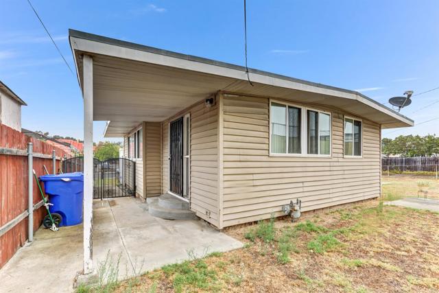Detail Gallery Image 6 of 27 For 737 41 44th St, San Diego,  CA 92102 - 4 Beds | 2 Baths
