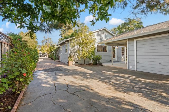 332 Camino Al Lago, Menlo Park CA: https://media.crmls.org/mediaz/7d2f1620-c767-49e0-8bf6-709153b43140.jpg