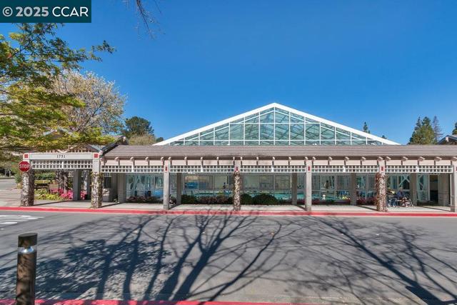 1617 Ptarmigan Dr, Walnut Creek CA: https://media.crmls.org/mediaz/7d2fb6f7-e0ab-4b70-96f3-0bcaa6529ccb.jpg