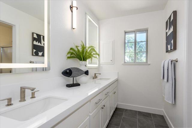 18 Melvin Henry Court, Redwood City CA: https://media.crmls.org/mediaz/7d2fb7be-1e58-4d97-ab23-36865b322841.jpg