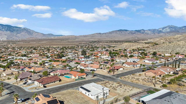 66778 Casa Grande Drive, Desert Hot Springs CA: https://media.crmls.org/mediaz/7d3103b5-8121-48c1-a242-723aaf3b158f.jpg
