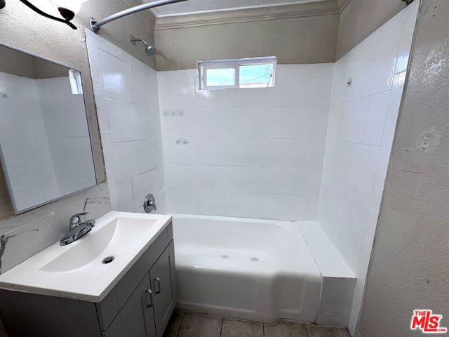 841 W 64th Street, Los Angeles CA: https://media.crmls.org/mediaz/7d324224-9ae5-4ef9-bba1-a7cf58d80e14.jpg