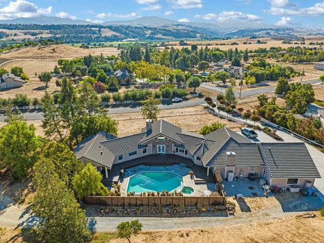 5955 Diablo Hills Road, Tres Pinos CA: https://media.crmls.org/mediaz/7d324356-070a-43b1-bd41-b6be5939f4a6.jpg