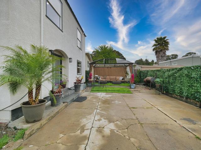 3000 56th Avenue, Oakland CA: https://media.crmls.org/mediaz/7d32a74e-8796-4344-8020-2d95f7986121.jpg