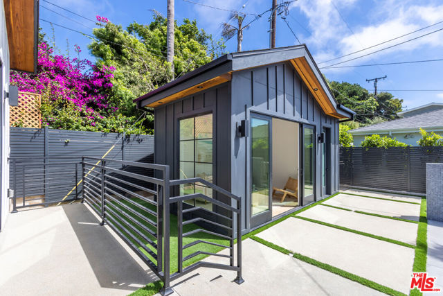 908 Rosecrans Avenue, Manhattan Beach CA: https://media.crmls.org/mediaz/7d33f0ba-6134-4c90-a76e-a5a0fe009541.jpg