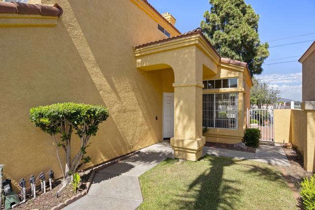 845 RIDGEWATER DR, Chula Vista CA: https://media.crmls.org/mediaz/7d3435ee-22f0-4708-9539-695b9f341ed6.jpg