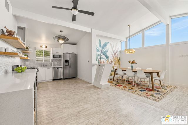 547 N Sunrise Way, Palm Springs CA: https://media.crmls.org/mediaz/7d3447ac-9e67-4357-8468-16c3485e6b0c.jpg