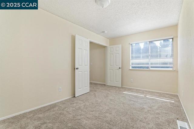 4301 Beechnut Ln, Oakley CA: https://media.crmls.org/mediaz/7d349ec4-57cc-4422-9c96-91663ffb0b63.jpg