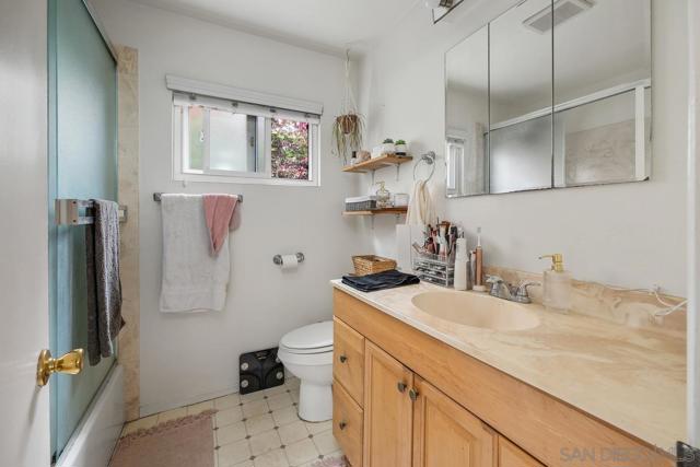 1679 81 Chalcedony St, San Diego CA: https://media.crmls.org/mediaz/7d351d6a-261a-422b-a2cb-a56fa9ff0756.jpg
