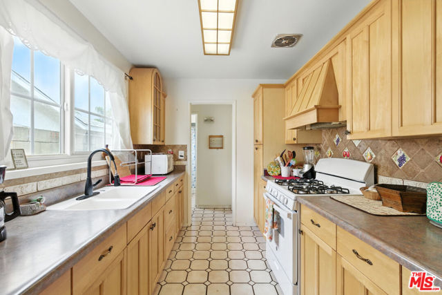 764 Lashburn Street, Sylmar CA: https://media.crmls.org/mediaz/7d35408d-da64-4254-b86a-0de862439e34.jpg