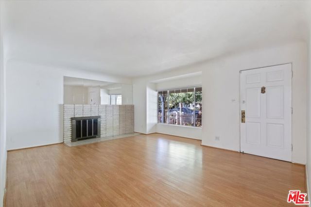 4210 Alcove Avenue, Studio City CA: https://media.crmls.org/mediaz/7d359b74-f0e6-4233-aa59-98d333292947.jpg