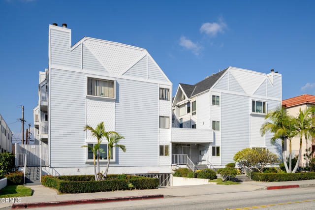 1121 E Wilson Avenue, Glendale CA: https://media.crmls.org/mediaz/7d35cd0a-1b13-4b0d-a98a-d84723b35fe3.jpg