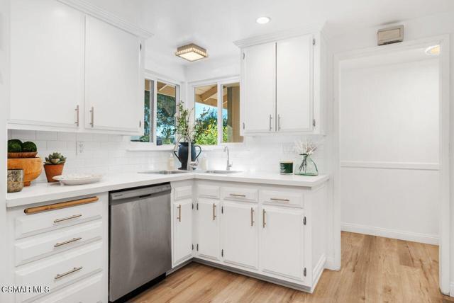 3359 Ridden Street, Camarillo CA: https://media.crmls.org/mediaz/7d36234c-33a5-49bd-aa20-51f4d57cb8b2.jpg