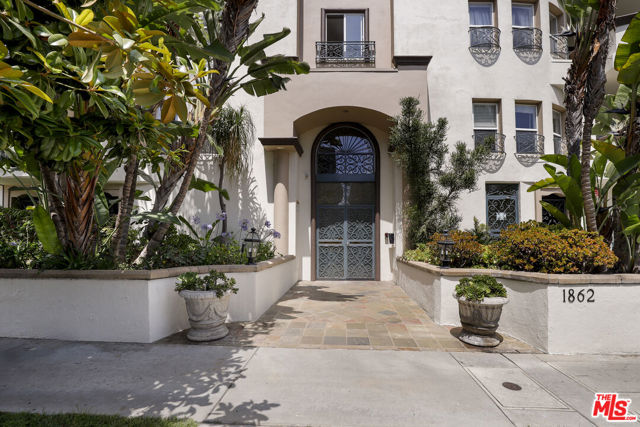 1862 S Bentley Avenue, Los Angeles CA: https://media.crmls.org/mediaz/7d36e9ae-0bd3-4beb-a3dd-ed66d2533dcf.jpg