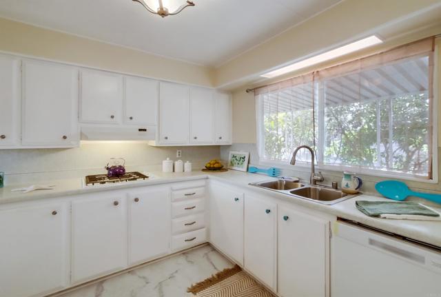 Detail Gallery Image 22 of 51 For 24 Bahia Ln, Oceanside,  CA 92058 - 2 Beds | 2 Baths