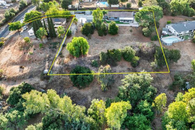11152 Toyon Hill, Lakeside CA: https://media.crmls.org/mediaz/7d373151-3823-42e0-bc63-0cbb9dd76aea.jpg