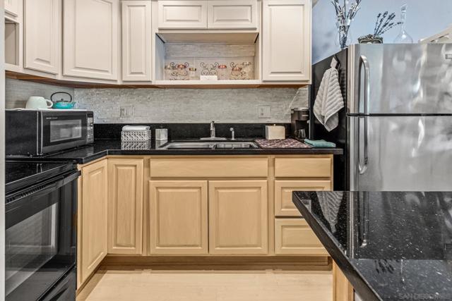 2003 Costa Del Mar Rd, Carlsbad CA: https://media.crmls.org/mediaz/7d375d2c-5294-4cca-8dc0-3c961576208b.jpg
