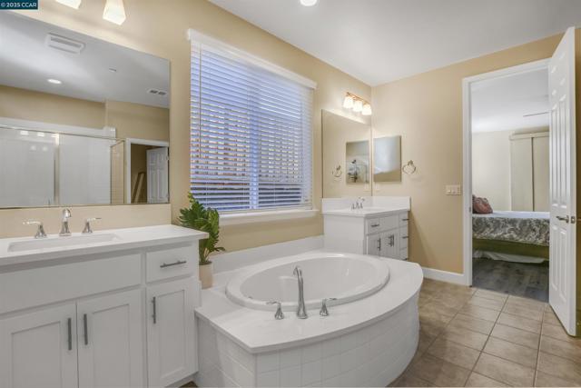 5420 Promontory Way, Antioch CA: https://media.crmls.org/mediaz/7d3805f4-498b-4f4a-87a1-f61f1fc013ed.jpg