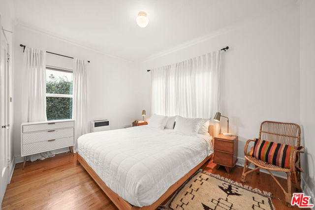 236 S 5th Avenue, Venice CA: https://media.crmls.org/mediaz/7d382ec4-0712-4d64-9853-a7c302a33199.jpg