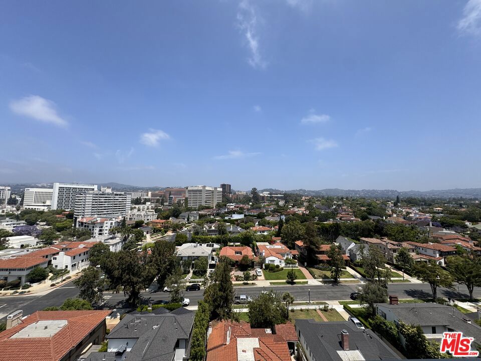 https://media.crmls.org/mediaz/7d38c90b-6d13-4071-8eb1-6dc8548b5a65.jpg?preset=X-Large