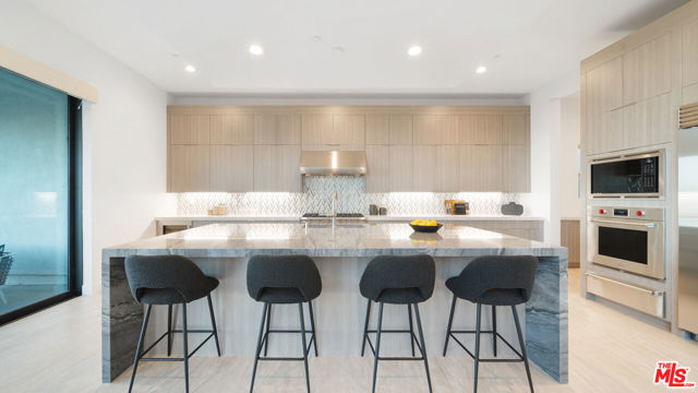 11782 N Hillsborough Lane, Porter Ranch CA: https://media.crmls.org/mediaz/7d39d018-9876-47c8-bb4c-9811924d6f51.jpg
